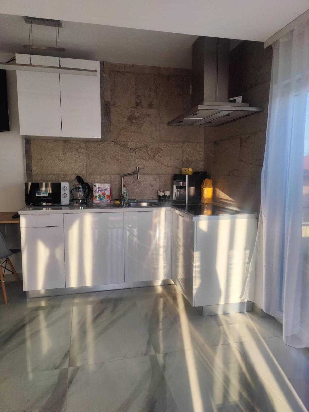 Luxus Cluj Airport Apartments Экстерьер фото