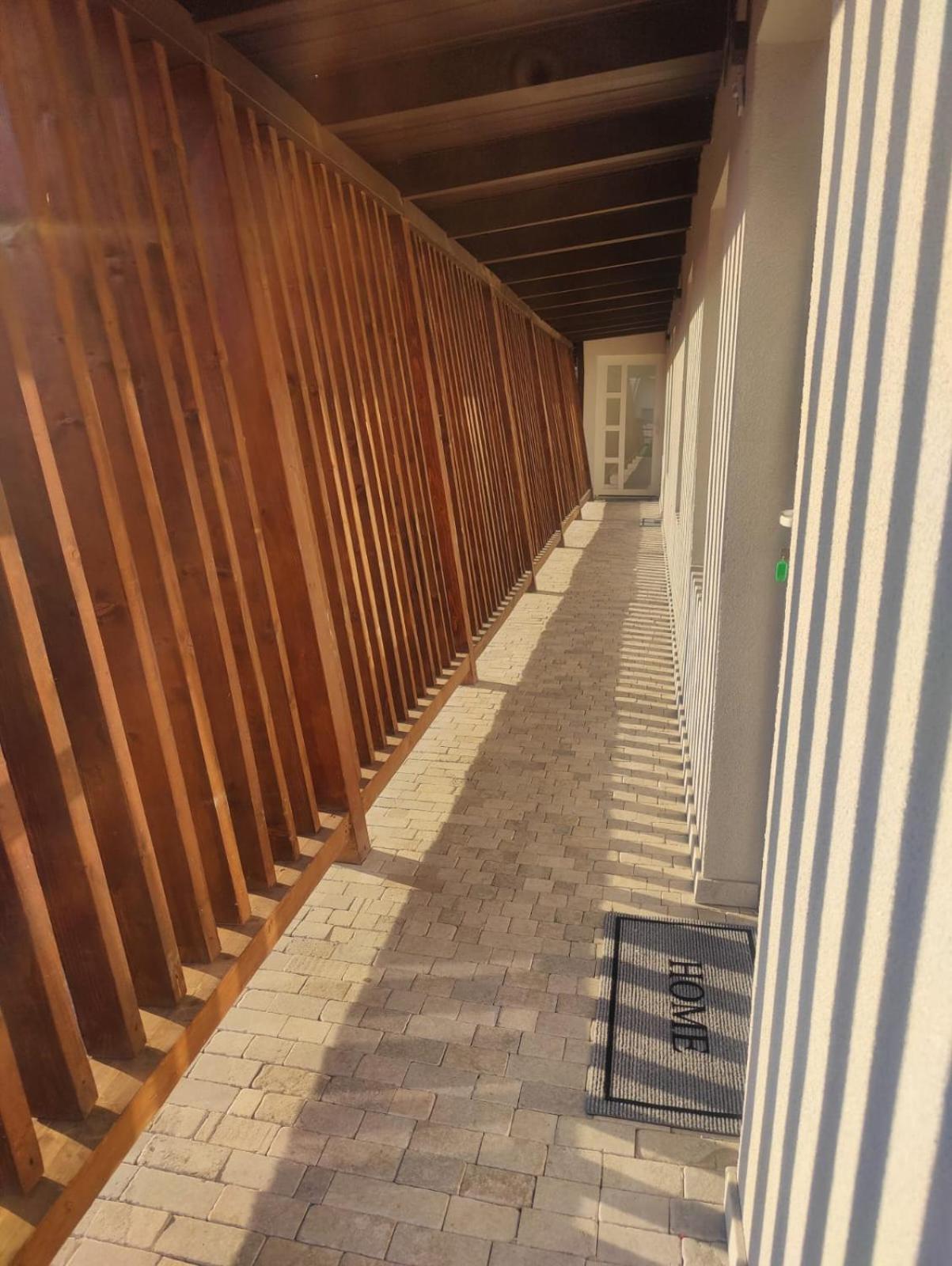 Luxus Cluj Airport Apartments Экстерьер фото