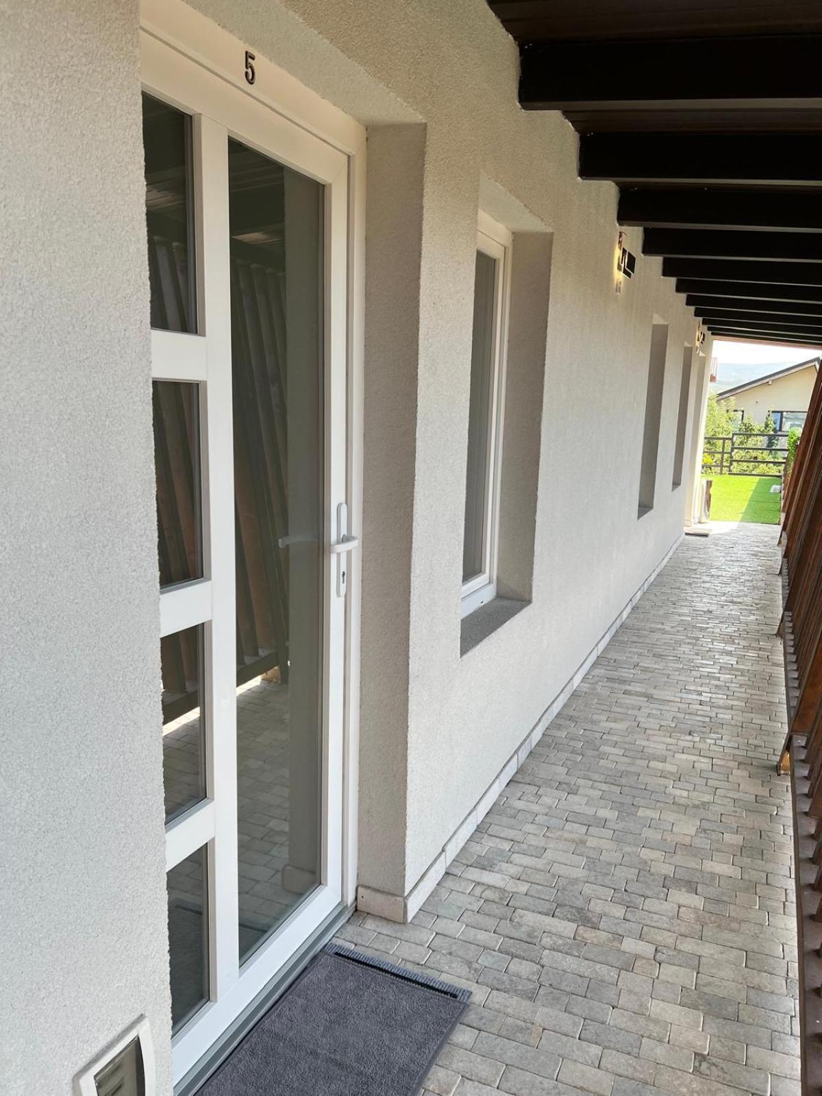 Luxus Cluj Airport Apartments Экстерьер фото