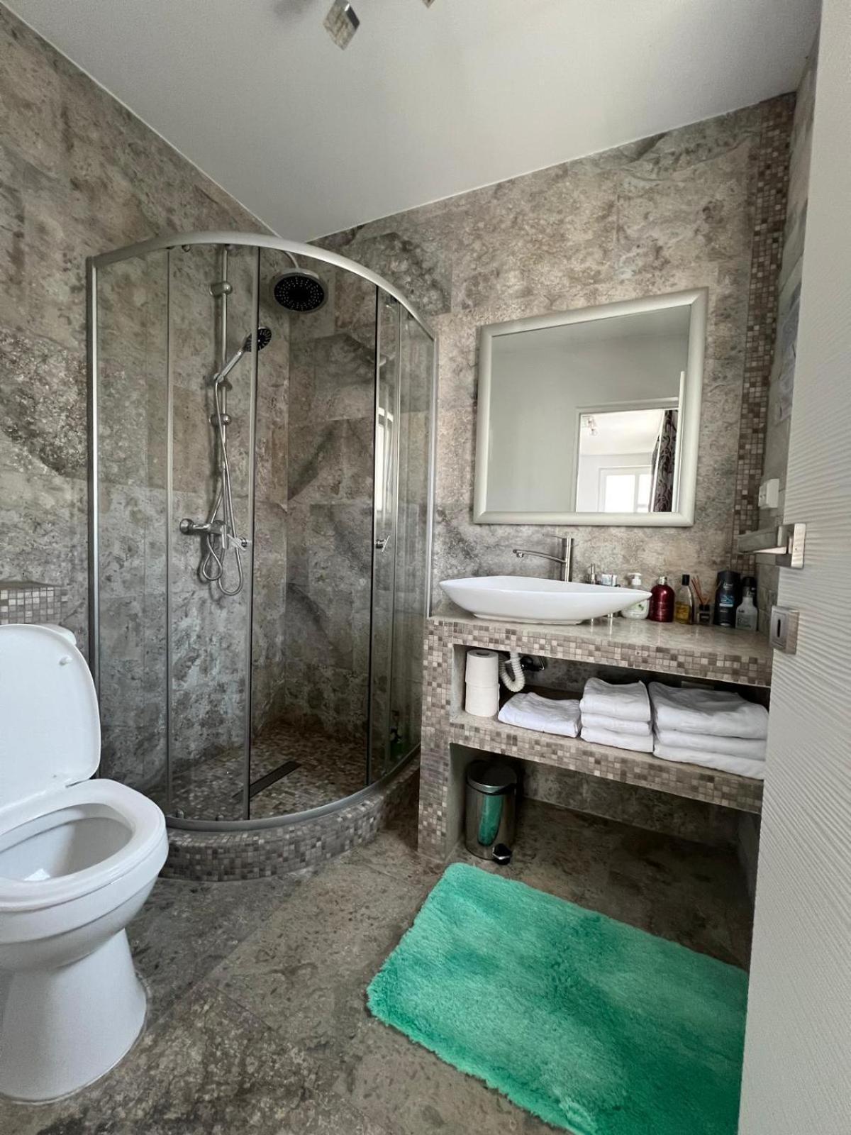 Luxus Cluj Airport Apartments Экстерьер фото