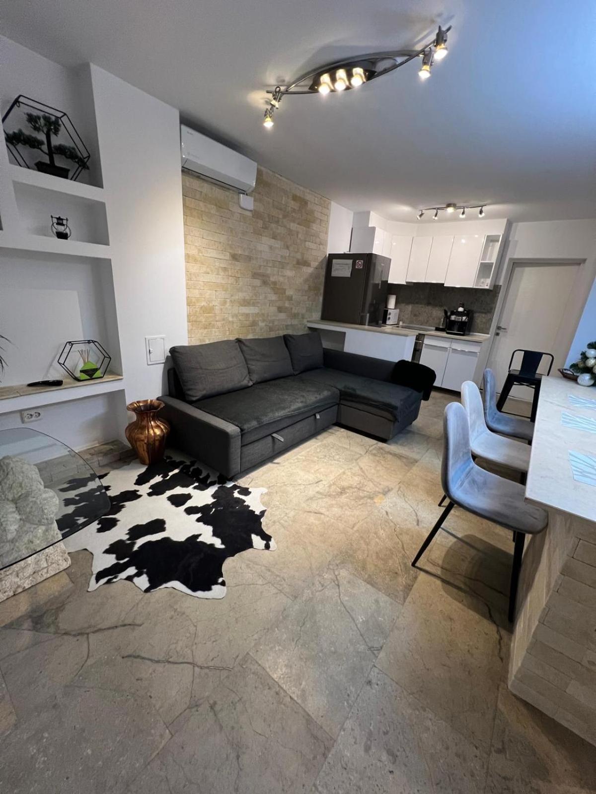 Luxus Cluj Airport Apartments Экстерьер фото